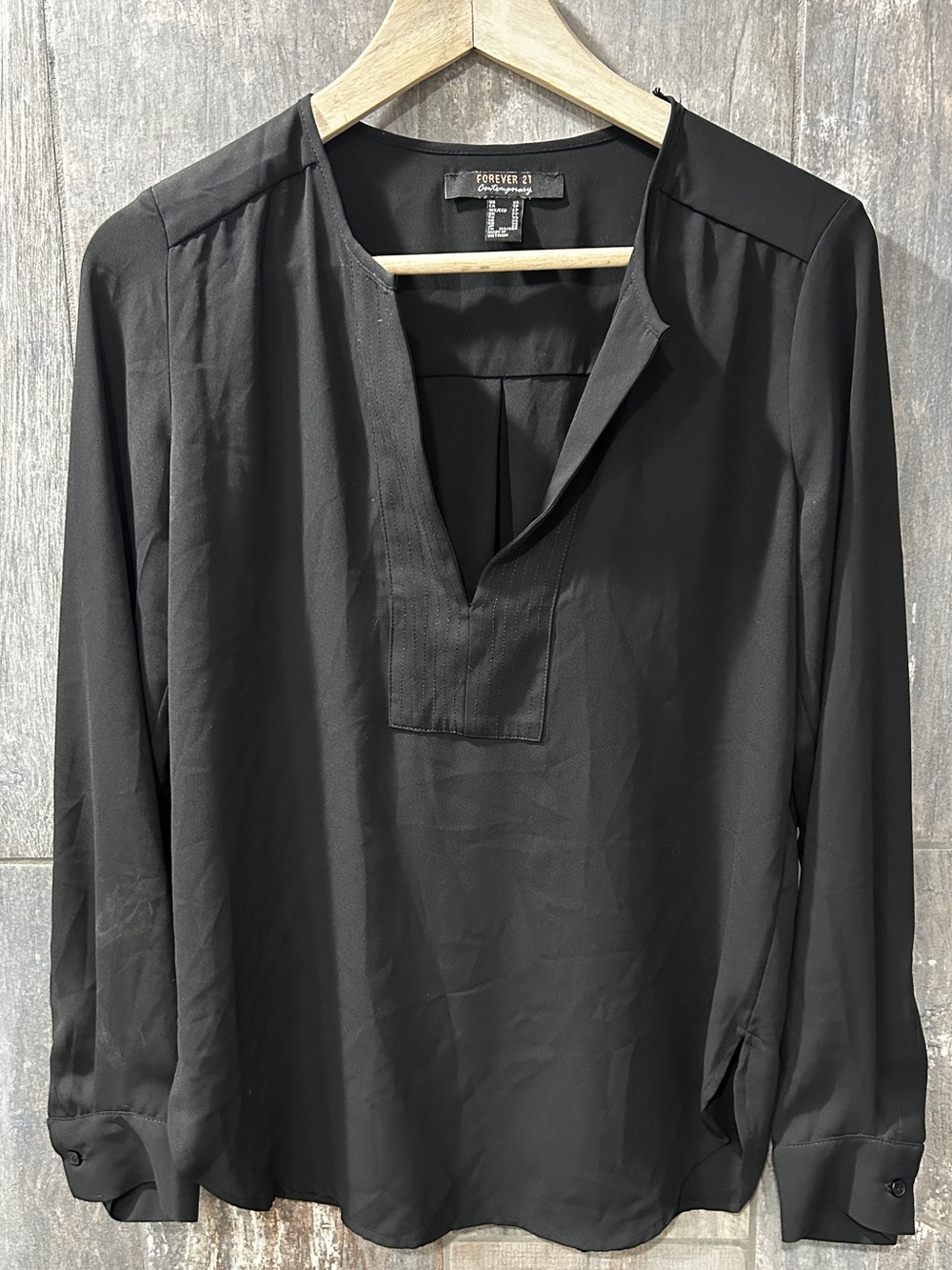 Forever 21 Black Women's V-Notch Long Sleeve Button Cuff Blouse